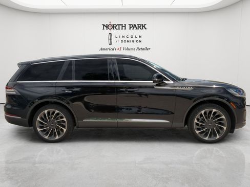 New 2026 Lincoln Aviator Reserve AWD/4WD image 2