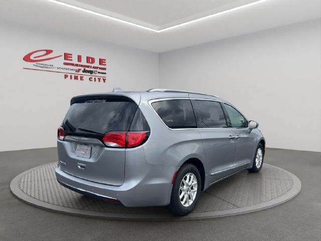 Used 2020 Chrysler Pacifica Touring-L FWD image 10