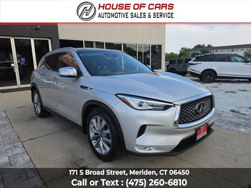 Used 2021 INFINITI QX50 Luxe w/ Accent Package AWD/4WD image 2