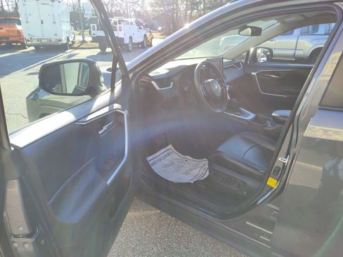 Used 2022 Toyota RAV4 XLE image 12