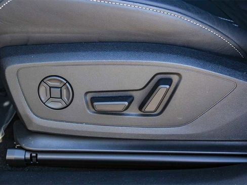 Used 2025 Audi Q4 e-tron Premium Plus w/ Premium Plus image 21