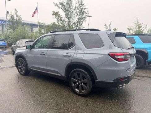 Used 2023 Honda Pilot Sport image 3