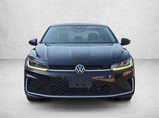 Used 2025 Volkswagen Jetta SE FWD video 2