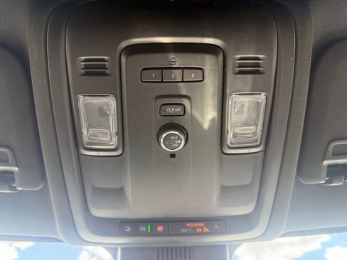 Used 2024 GMC Yukon SLT AWD/4WD image 31