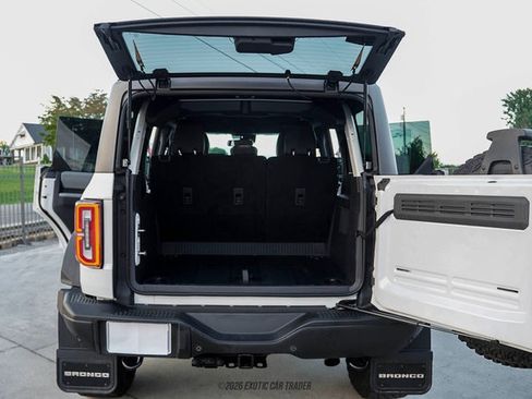 Used 2023 Ford Bronco Badlands w/ Sasquatch Package AWD/4WD image 32