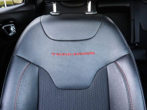 Used 2025 Jeep Compass Trailhawk AWD/4WD image 23