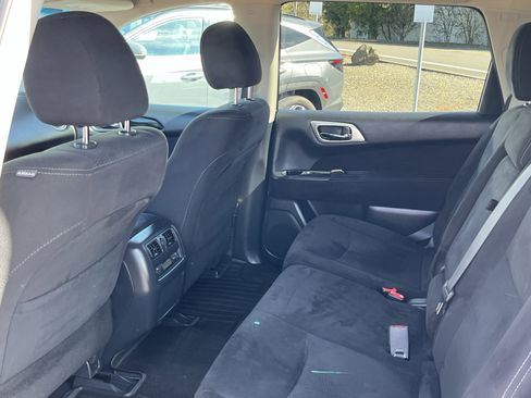 Used 2014 Nissan Pathfinder SV AWD/4WD image 13