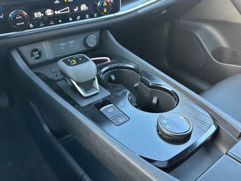 Used 2024 Nissan Rogue SL w/ SL Premium Package image 15