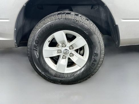 Used 2020 RAM 1500 Classic SLT RWD image 33