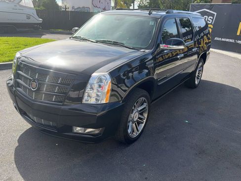 Used 2013 Cadillac Escalade ESV Premium image 4