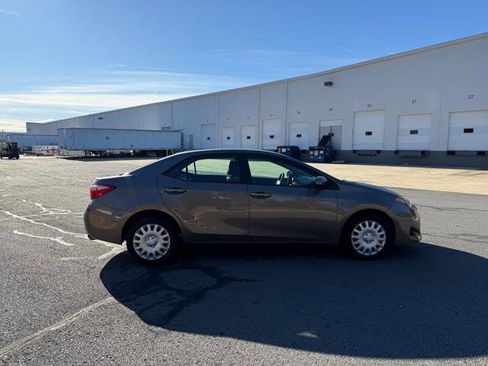 Used 2019 Toyota Corolla SE image 5