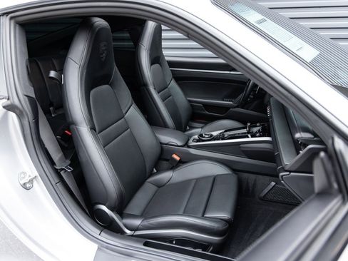 Used 2024 Porsche 911 Carrera 4 w/ Sport Package image 30