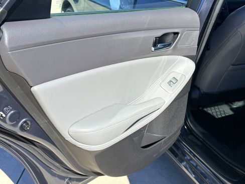 Used 2021 Toyota Avalon XLE image 17