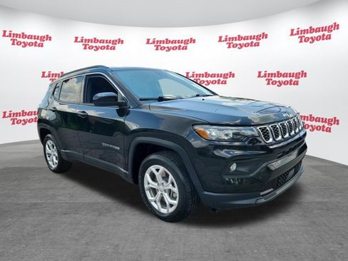 Used 2024 Jeep Compass Latitude AWD/4WD image 18