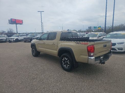 Used 2017 Toyota Tacoma TRD Off-Road w/ Tow Package (A/T) AWD/4WD image 3