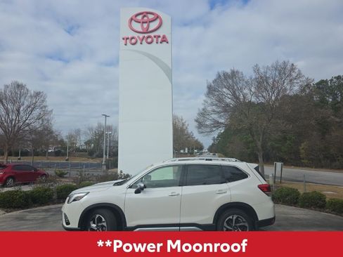 Used 2023 Subaru Forester Touring image 3