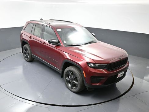 New 2025 Jeep Grand Cherokee Altitude w/ Trailer Tow Package image 39