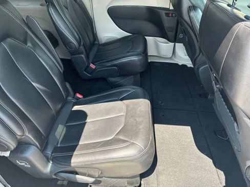 Used 2024 Chrysler Pacifica Touring-L FWD image 49