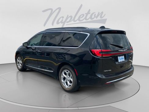 Used 2023 Chrysler Pacifica Limited FWD image 6