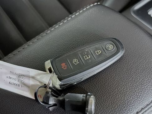 Used 2017 Ford Escape Titanium w/ Equipment Group 301A AWD/4WD image 21