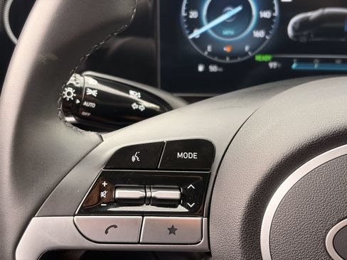Used 2025 Hyundai Elantra Limited FWD image 28