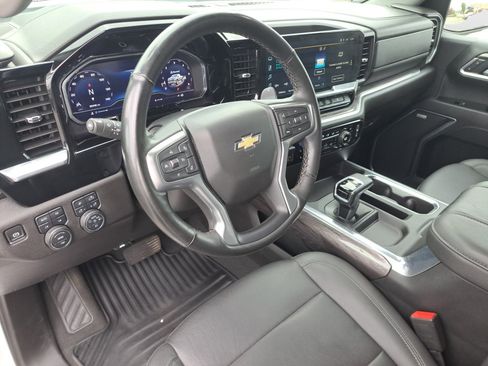 Used 2025 Chevrolet Silverado 1500 LTZ w/ Z71 Off-Road Package AWD/4WD image 10