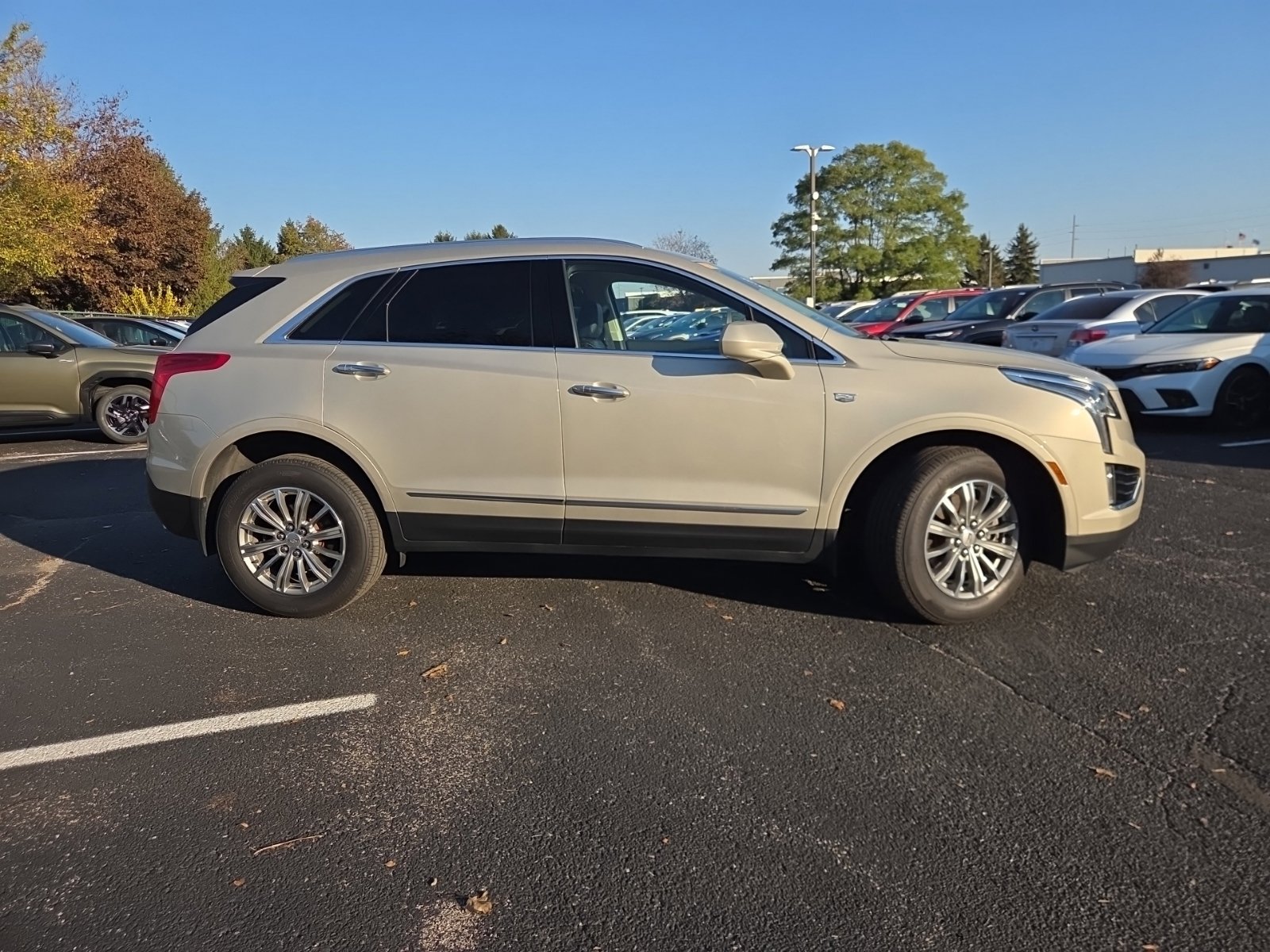 Used 2017 Cadillac XT5 Luxury w/ Driver Awareness Package AWD/4WD image 2