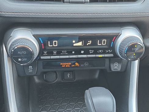 Used 2021 Toyota RAV4 XLE AWD/4WD image 24