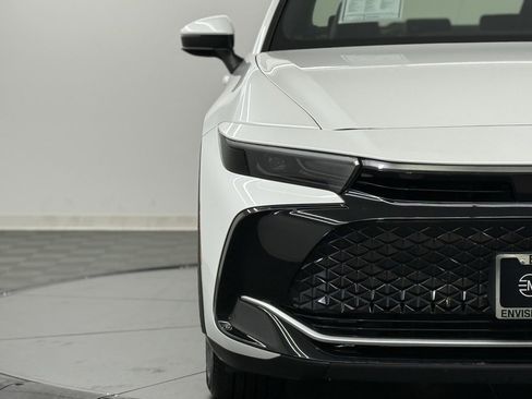 Used 2023 Toyota Crown XLE image 4