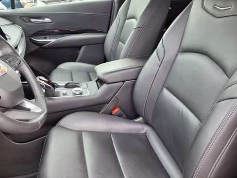 Used 2024 Cadillac XT4 Luxury w/ Cold Weather Package AWD/4WD image 3