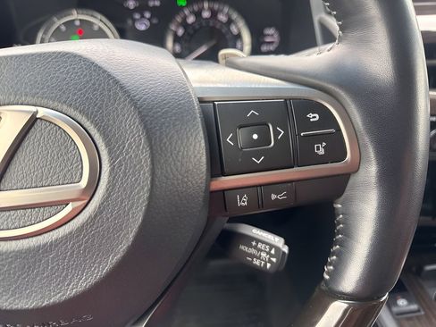 Used 2021 Lexus LX 570 4WD w/ Luxury Package image 18