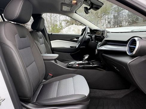 Used 2025 Chevrolet Trax LT w/ Driver Confidence Package image 13