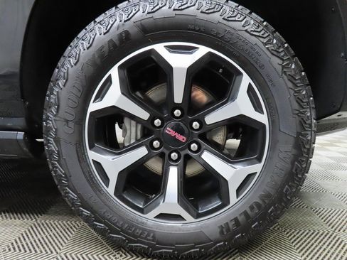 Used 2025 GMC Yukon XL AT4 w/ AT4 Premium Package image 8