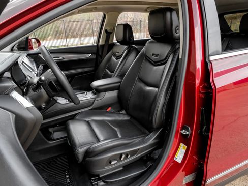 Used 2017 Cadillac XT5 Premium Luxury FWD image 32