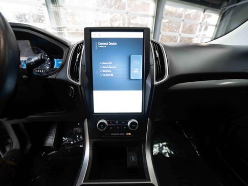 Used 2023 Ford Edge SE w/ Black Appearance Package image 17