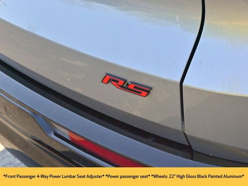 Used 2025 Chevrolet Traverse RS image 16