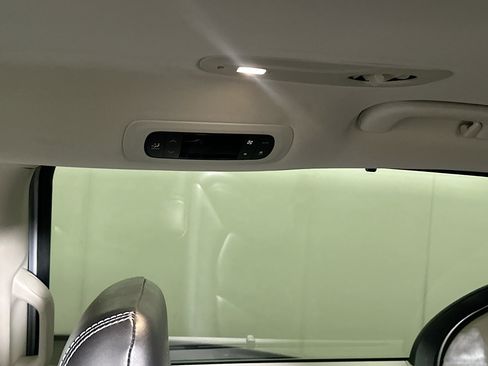 Used 2023 Chrysler Pacifica Touring-L image 26