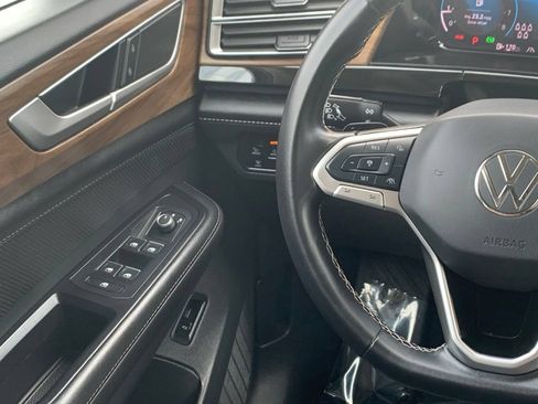 Used 2025 Volkswagen Atlas SE AWD/4WD image 10