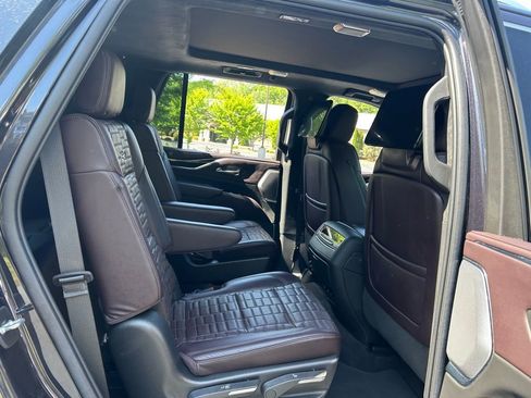 Used 2022 Cadillac Escalade Premium Luxury Platinum RWD image 49