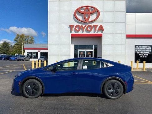 New 2026 Toyota Prius Plug-In Hybrid FWD image 12