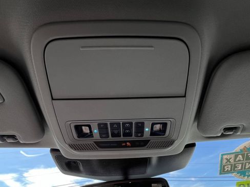 Used 2023 Ford Explorer Limited w/ Limited Technology Package RWD image 11