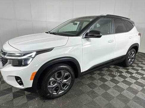 Used 2024 Kia Seltos S AWD/4WD image 6