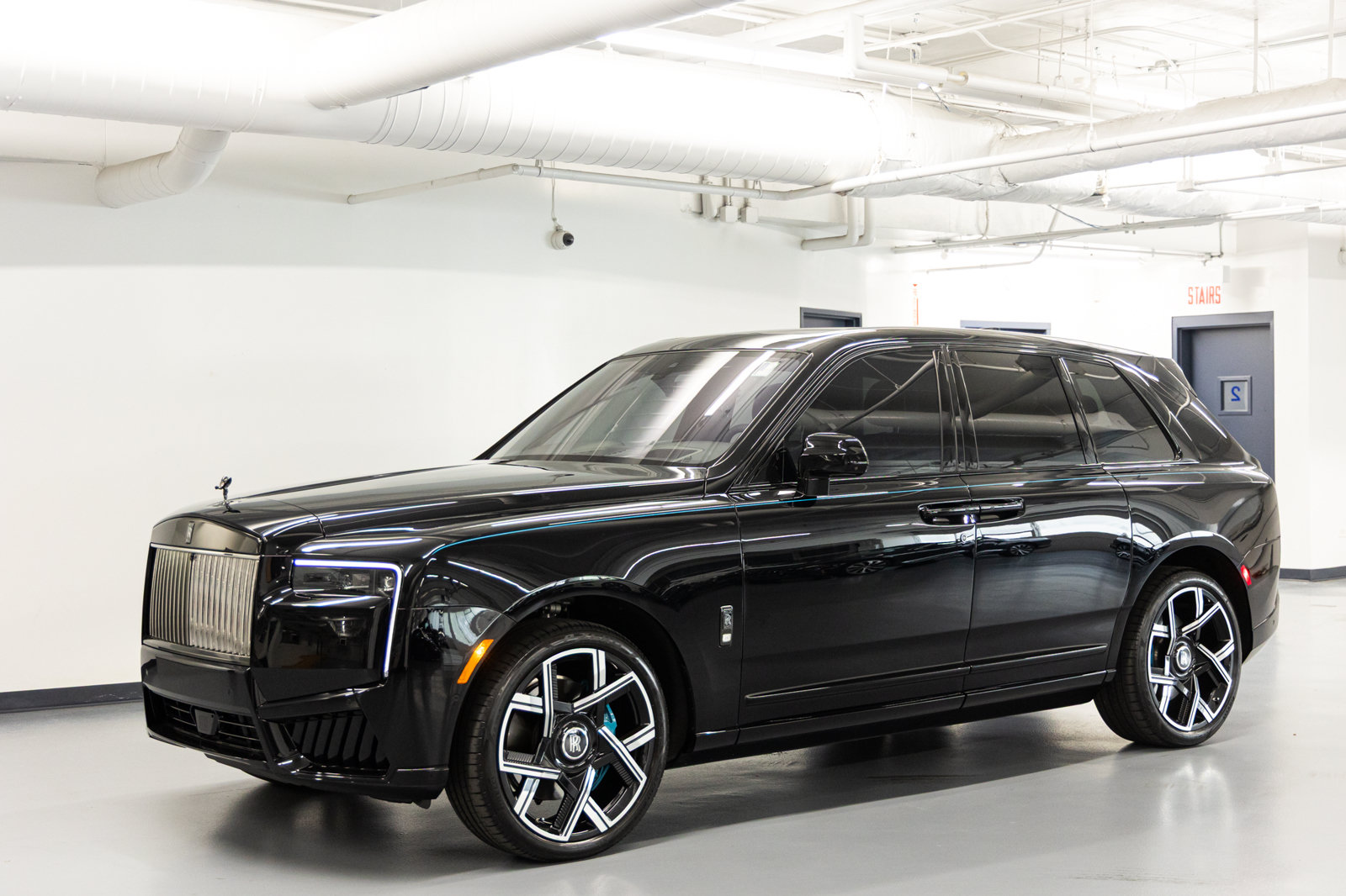 Certified 2025 Rolls-Royce Cullinan Black Badge AWD/4WD image 1