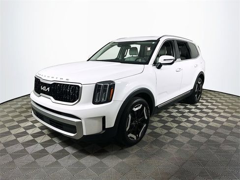 Used 2024 Kia Telluride EX image 7