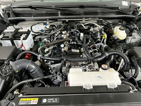 Used 2025 Toyota 4Runner SR5 AWD/4WD image 32
