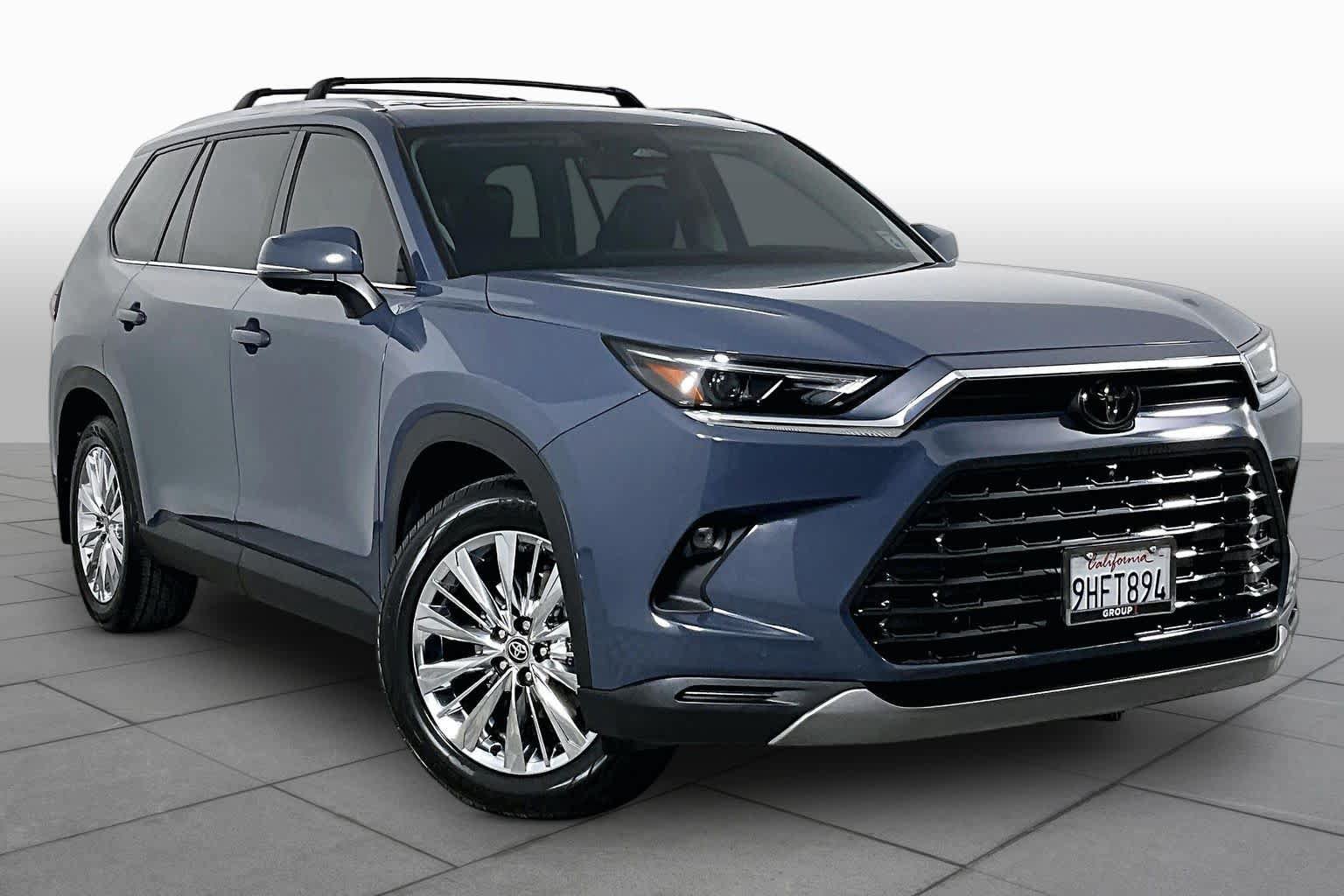 Used 2024 Toyota Grand Highlander AWD image 2