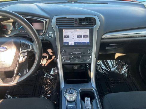 Used 2020 Ford Fusion SE FWD image 32