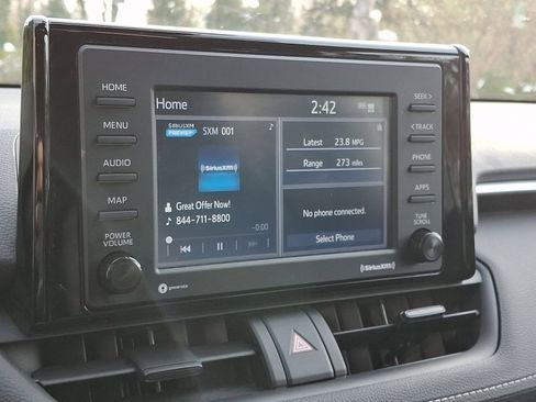 Used 2022 Toyota RAV4 XLE image 17