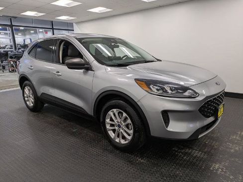 Certified 2022 Ford Escape SE w/ Cold Weather Package image 3
