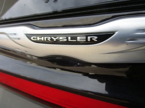 Used 2023 Chrysler Pacifica Limited image 12